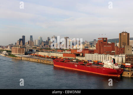 Hafen und die Skyline von Montreal am St. Lawrence River, Kanada, Quebec, Montreal Stockfoto