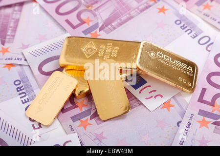 500 Euro-Banknoten und Goldbarren Stockfoto