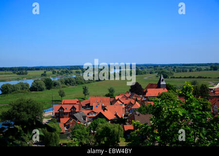 Blick vom Weinberg auf die alte Stadt Hitzacker / Elbe, Wendlande, Niedersachsen, Deutschland, Europa Stockfoto