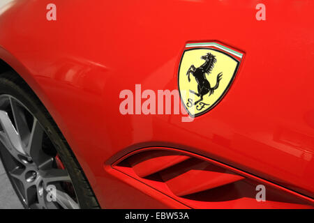 Ferrari Horse Logo Close Up on Red Car Stockfoto