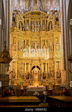 Pompöse Heiligtum der Kirche Santa MarÝa in Viana, Spanien, Baskenland, Viana, Navarra Stockfoto