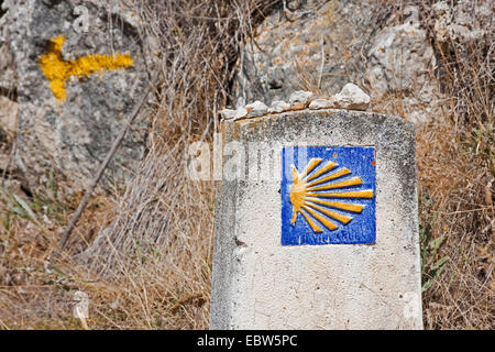 Zwei Zeichen Posten des Camino de Santiago, Spanien, Kastilien und Le¾n, Burgos, Hontanas Stockfoto