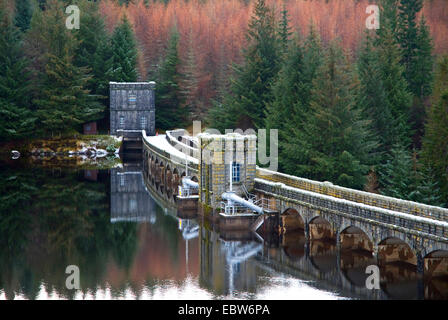 Laggan Damm auf dem Fluss Spean als Bestandteil eines Wasserkraftwerks, Schottisch Hochland, Lochaber, Schottland, Vereinigtes Königreich Stockfoto