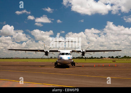 Propeller-Flugzeug der Air Botswana am Flughafen Maun, Botswana Stockfoto