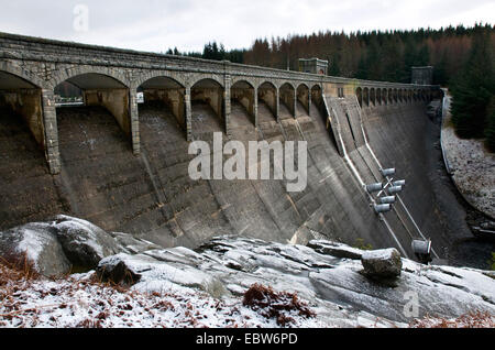 Laggan Damm auf dem Fluss Spean als Bestandteil eines Wasserkraftwerks, Schottisch Hochland, Lochaber, Schottland, Vereinigtes Königreich Stockfoto