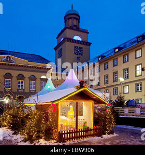 Weihnachtsmarkt in Witten mit Rathaus, Witten, Ruhrgebiet, Nordrhein-Westfalen, Deutschland Stockfoto