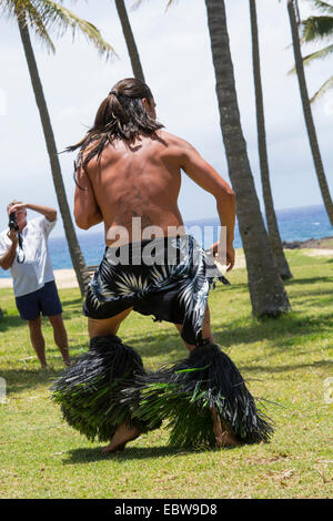 Osterinsel aka Rapa Nui, Nationalpark Rapa Nui, UNESCO-Weltkulturerbe. Anakena, traditionellen polynesischen Folklore-Show. Stockfoto