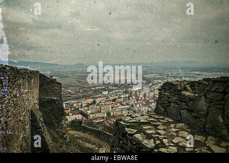 Luftaufnahme der Stadt Deva, Rumänien, aus den Ruinen einer Burg im Jahre 1250 erbaut und liegt auf einer Höhe von 371 m Stockfoto