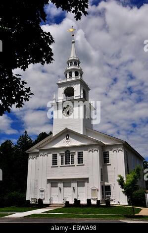 HANCOCK, NEW HAMPSHIRE: 18. Jahrhundert First Congregational Church, erbaut im traditionellen weißen Schindeln New England Stil Stockfoto