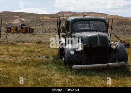 Verlassenes Auto zur Geisterstadt Bodie Stockfoto