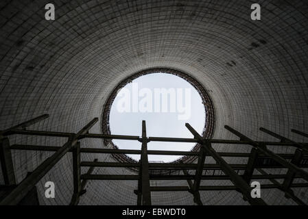 unvollendete Kühlturm der Reaktor Nummer 5 im Kernkraftwerk Tschernobyl in der Sperrzone von Tschernobyl, Ukraine Stockfoto