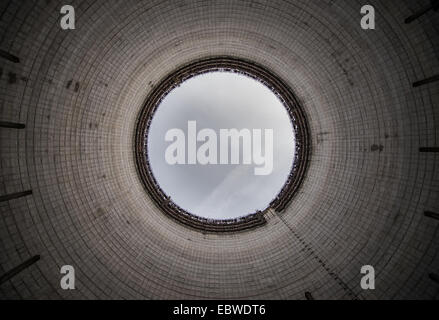 unvollendete Kühlturm der Reaktor Nummer 5 im Kernkraftwerk Tschernobyl in der Sperrzone von Tschernobyl, Ukraine Stockfoto