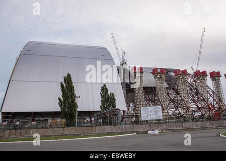 Neue sichere Entbindung gebaut, um alte Sarkophag des nuklearen Reaktor Nummer 4 im Kernkraftwerk Tschernobyl, Ukraine enthalten Stockfoto