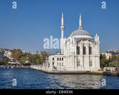Ortaköy Moschee am Bosporus in Istanbul Stockfoto
