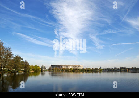 Vollständigen Überblick über die ehemaligen unvollendeten Kongresshalle der NSDAP 1933-1945, Dutzendteich Teich an der Vorderseite Stockfoto