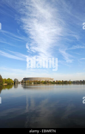 Vollständigen Überblick über die ehemaligen unvollendeten Kongresshalle der NSDAP 1933-1945, Dutzendteich Teich an der Vorderseite Stockfoto