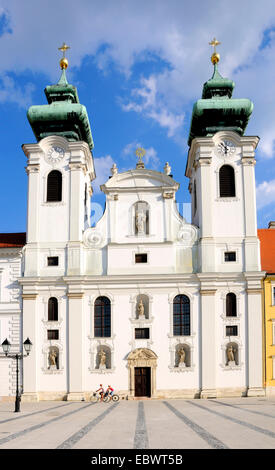 Gyor, W Transdanubien Ungarn. Benediktiner Kirche von St. Ignatius von Loyola (1634-41) auf Szechenyi ter (Quadrat) Stockfoto