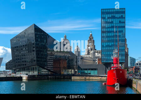 Canning Dock mit der stillgelegten Feuerschiff Planet am Hafen, Liverpool, Merseyside, England, Vereinigtes Königreich Stockfoto