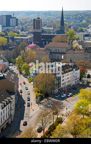 Ansicht der Kirchen in der Stadt Mülheim aus dem technischen Rathaus, Deutschland, Nordrhein-Westfalen, Ruhrgebiet, Mülheim an der Ruhr Stockfoto