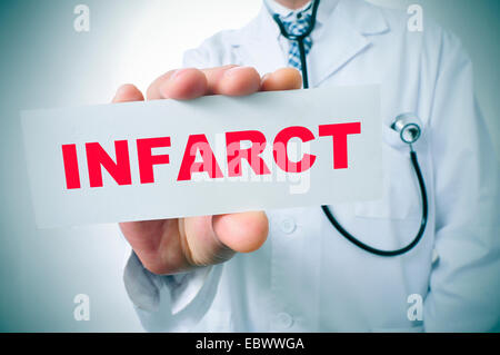ein Arzt zeigt ein Schild mit der Wort-Infarkt geschrieben Stockfoto