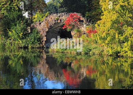 Bogenbrücke im Gartenreich Dessau-Wörlitz, Dessau, Sachsen-Anhalt, Deutschland Stockfoto