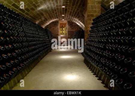 Lagerung Zimmer Champagner Flaschen im Weingut, Deutschland, Rheinland-Pfalz Stockfoto