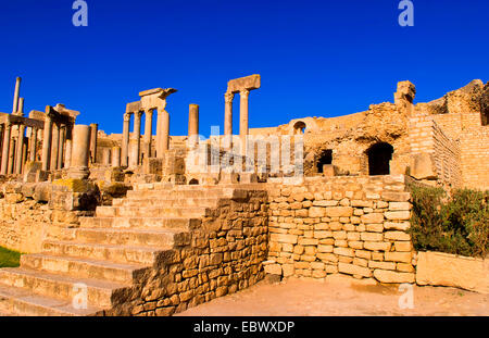 Historischen 2. Jahrhundert römische Theater Ruinen in Dougga, Tunesien Stockfoto