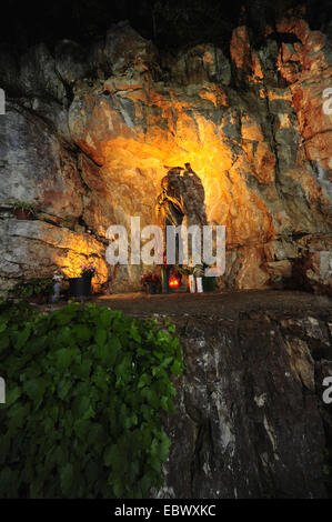 Statue der Madonna in einem Felsen, Italien, Italien, Sizilien zu beten Stockfoto