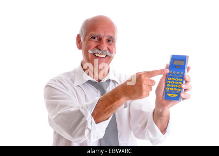 alten Geschäftsmann mit einem Taschenrechner in der hand Stockfoto