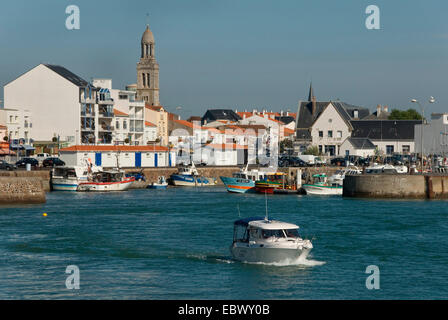 Blick auf die Stadt vom Hafen, Vendee, Frankreich Saint-Gilles-Croix-de-Vie Stockfoto