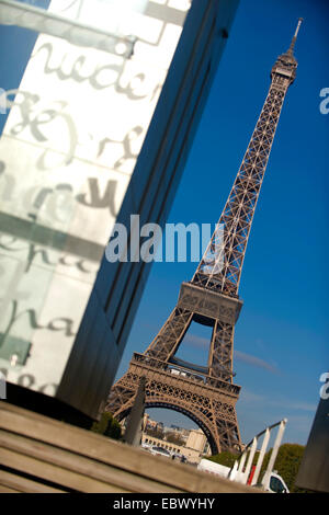 Blick auf den Eiffelturm von die École Militaire, Frankreich, Paris, Paris Stockfoto