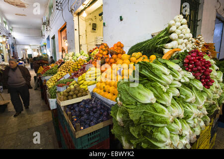 Blick in einen Korridor von der Obst- und Gemüsemarkt, Libyen, Tripolis Stockfoto