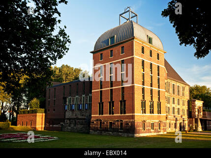 Horst Burg im Abendlicht, Gelsenkirchen, Ruhrgebiet, Nordrhein-Westfalen, Deutschland Stockfoto