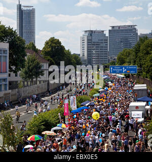 Menschen Sie auf der Veranstaltung "Still-Leben Ruhrschnellweg" auf der Autobahn A 40, Deutschland, Nordrhein-Westfalen, Ruhrgebiet, Essen Stockfoto