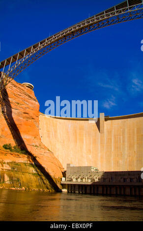 Glen-Schlucht-Verdammung auf dem Colorado River in der Nähe von Page, USA, Arizona Stockfoto