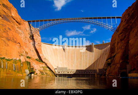 Glen-Schlucht-Verdammung auf dem Colorado River in der Nähe von Page, USA, Arizona Stockfoto