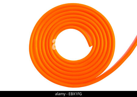 Schlauch Haspel lange Orange auf weißem Hintergrund Stockfoto