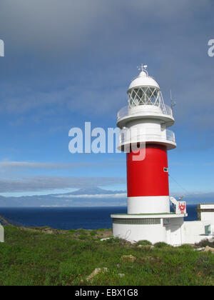 Leuchtturm Faro de San Crist¾bal, Teneriffa mit dem Teide im Hintergrund, Kanarische Inseln, La Gomera, San Sebastian Stockfoto