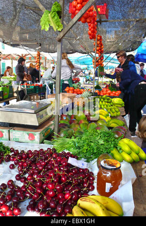 Obst stand auf einem Wochenmarkt, Alcudia, Mallorca, Balearen, Spanien Stockfoto