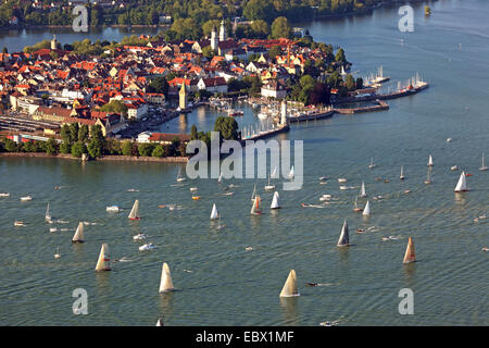 Lindau und Segeln Rennen im Abendlicht, Lindau, Bodensee, Bayern, Deutschland Stockfoto