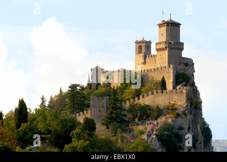 Blick auf Guaita, das älteste der drei Türme in San Marino, San Marino, San Marino Stockfoto