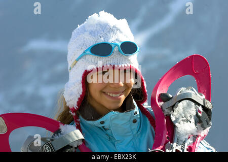 Teen mit Schneeschuhen, Frankreich Stockfoto