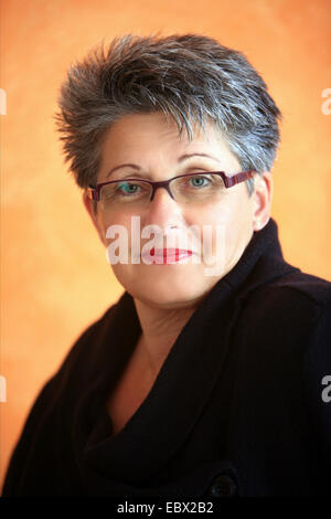 Porträt einer grauhaarige Frau Stockfoto