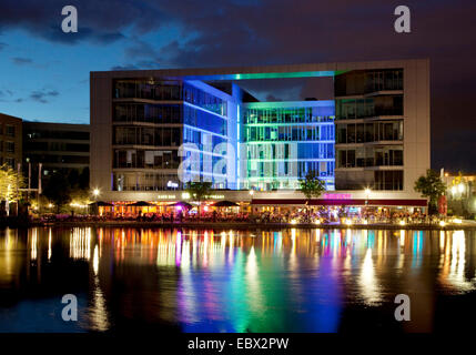 H2 Office mit Restaurants im Duisburger Innenhafen, Duisburg, Ruhrgebiet, Nordrhein-Westfalen, Deutschland Stockfoto