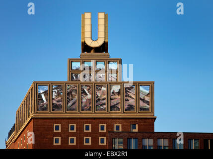 Logo der Dortmunder Union Brauerei, Dortmunder Union-Brauerei, auf dem Dach des Europäischen Zentrums für die Kreativwirtschaft, Dortmund, Ruhrgebiet, Nordrhein-Westfalen, Deutschland Stockfoto