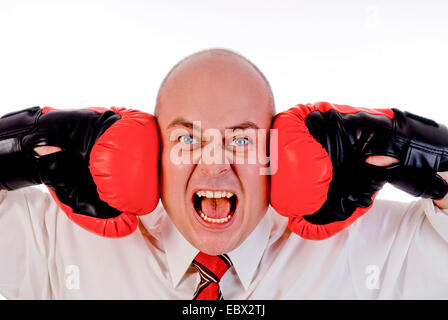 Geschäftsmann mit Boxhandschuhen Stockfoto