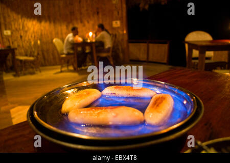 Fambe Bananendessert in einem Restaurant, Indien, Andamanen Stockfoto