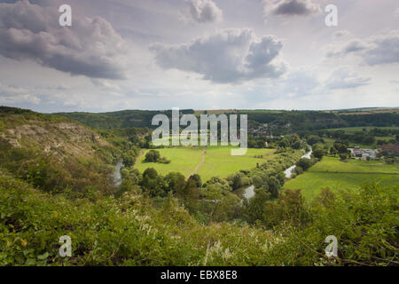 Blick von der Burgruine Rudelsburg auf dem Fluss der Saale und Bezirk Saaleck, Deutschland, Sachsen-Anhalt, Vogtlaendische Schweiz, Bad Koesen Stockfoto