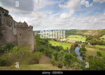 Blick von der Burgruine Rudelsburg auf dem Fluss der Saale und Bezirk Saaleck, Deutschland, Sachsen-Anhalt, Vogtlaendische Schweiz, Bad Koesen Stockfoto