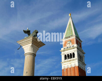 St. Markus Platz, Campanile und Löwe von San Marco, Italien, Venedig Stockfoto